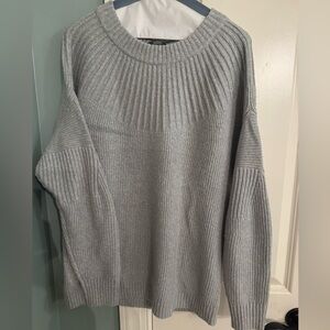Hinge bow back sweater size xs